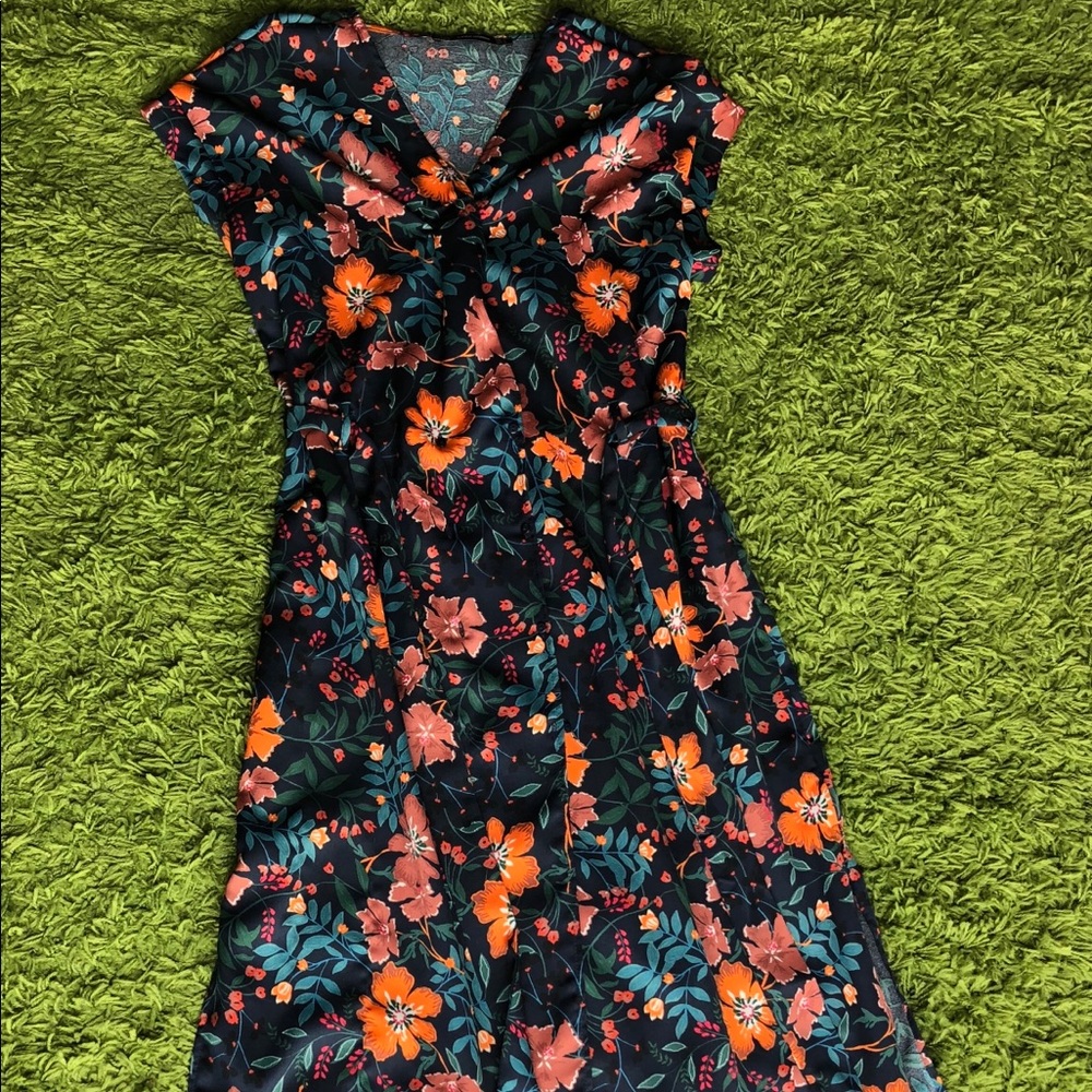 🚫Sold🚫 Zara Floral Printed Midi Dress Size Med